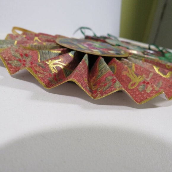 Victorian Christmas 3-D Rosettes large (17) collection - Picture 16 of 16